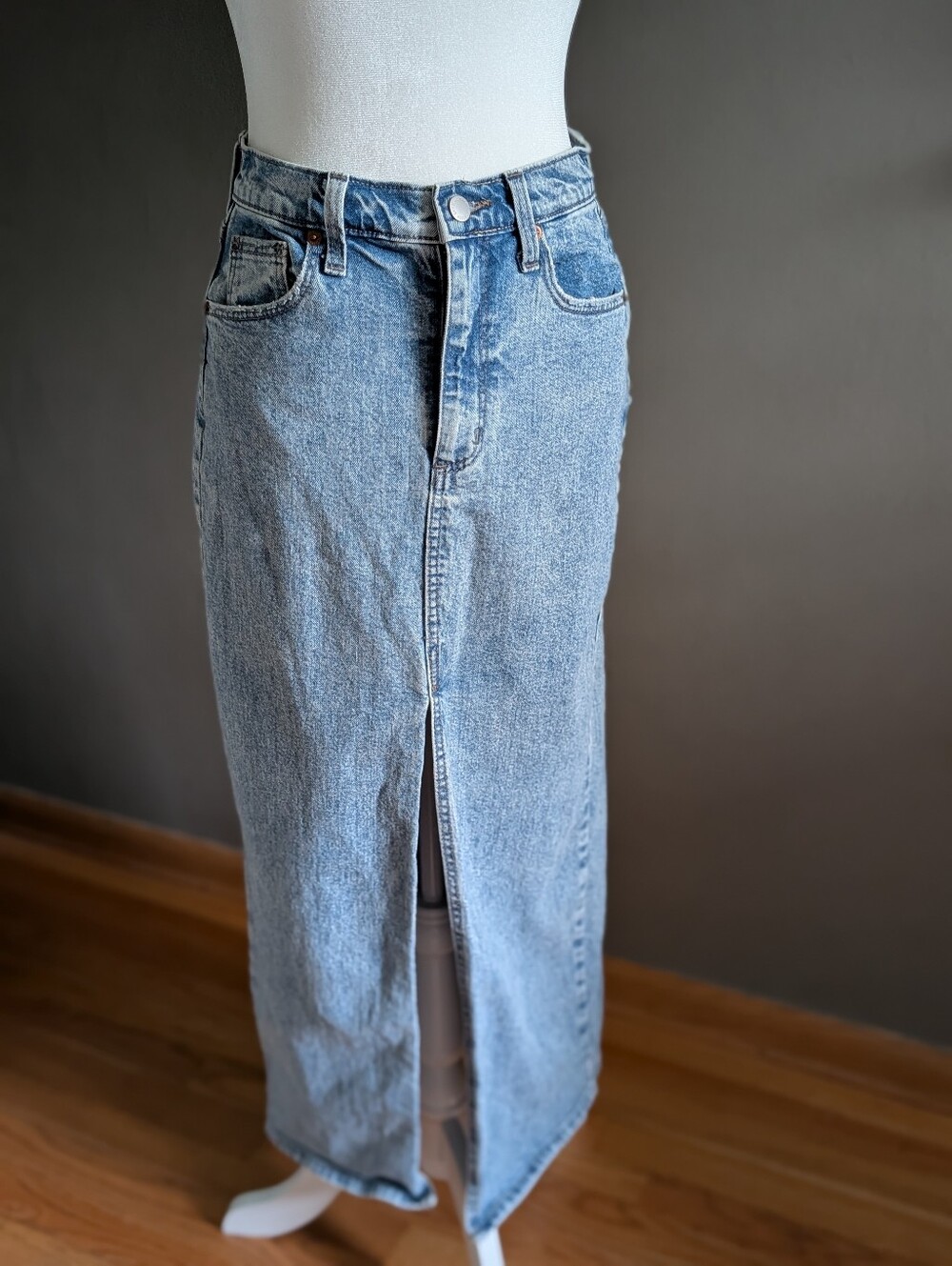 Universal Thread Y2K Style Long Denim Skirt Front Slit Light Wash Size 2
